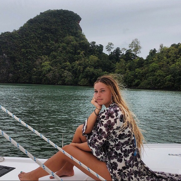 Meet your Posher, Mckayla - Picture 2 of 15